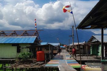 On Lake Sentani, village harbors hopes of sago-fueled growth