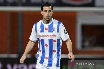 Pesepak bola Ragnar Oratmangoen dan Thom Haye gagal antar timnya menang