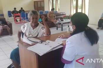 38 penghuni panti jompo Jayapura mendapat pengobatan gratis setiap bulan