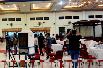 Rekap tingkat kabupaten, saksi parpol di Sumenep aksi keluar ruangan