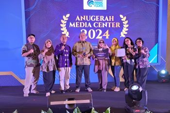 Pemprov Sulteng terima penghargaan AMC 2024 dari Kemenkominfo