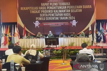 KPU Kalsel tuntaskan rekapitulasi 12 wilayah hingga Kamis petang