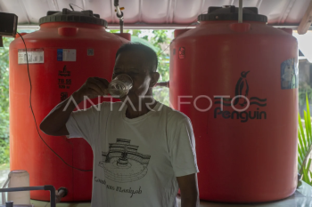 Warga manfaatkan air hujan untuk kebutuhan hidup