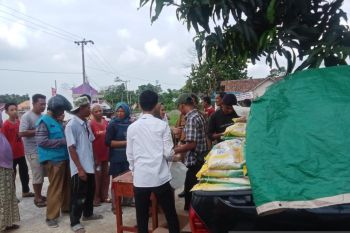 Berbekal kupon warga OKU geruduk pasar murah
