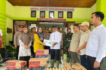 Bank Nagari Cabang Painan gerak cepat bantu korban banjir di Pesisir Selatan