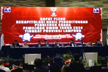 Proses rekapitulasi penghitungan suara di KPU Lampung berjalan lancar