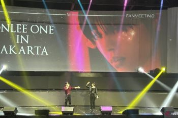 Artis Korsel ONLEE bawakan lagu "Bunga Hati" &amp; "Sempurna"