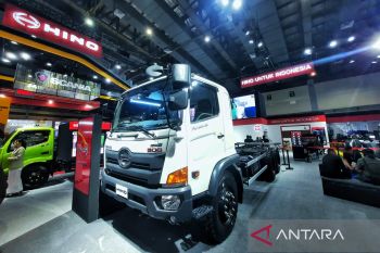 Uji KIR di fasilitas Hino Motor
