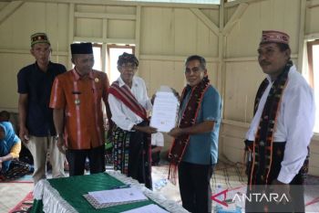 Masyarakat adat serahkan tanah tujuh hektare ke Pemda Manggarai Barat