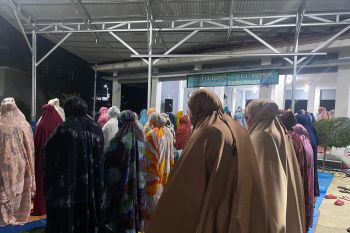 Narapidana muslim perempuan shalat Tarawih berjamaah