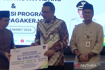 BPJS Ketenagakerjaan Padang berikan santunan Rp. 230 juta bagi guru non ASN