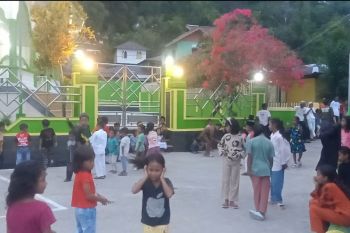 Masyarakat Larike lestarikan tradisi "tunggu batale" saat Ramadhan&nbsp;