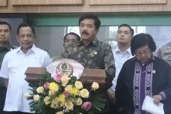 Menko Polhukam Hadi Tjahjanto pastikan hasil rekapitulasi nasional selesai tepat waktu