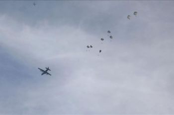 Amerika Serikat jatuhkan bantuan kemanusiaan kesembilan lewat udara ke Gaza