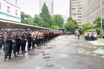 Polisi mulai memperketat penjagaan di Bawaslu dan KPU