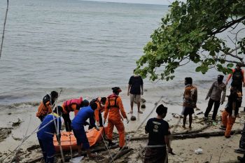 Tim SAR gabungan evakuasi satu jenazah korban kapal Yuiee Jaya 2