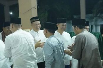 Pj Wali Kota Prabumulih bersilaturahim usai tarawih bersama masyarakat