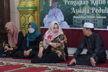 PKK Kukar-Aswaja  gelar pengajian dan santunan keliling