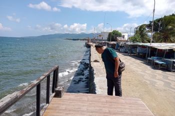 Tim kesehatan Mataram pantau kondisi warga terdampak abrasi di wilayah pesisir
