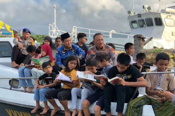 Polda Sulbar berupaya tingkatkan literasi melalui perpustakaan terapung