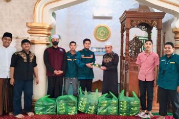 LAZ Kalla membagikan 32.500 paket buka puasa untuk warga miskin