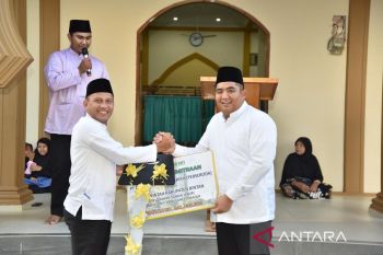 Masyarakat Sungai Lekop terima ambulans dan etalase dari BRK Syariah