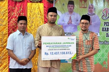 Sijunjung salurkan santunan BPJamsostek Rp12,4 miliar kepada masyarakat