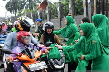 Korem 044/Gapo bagikan makanan takjil selama Ramadhan