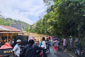 Akibat banjir, lalu lintas Merangin-Kerinci diputar melalui Padang