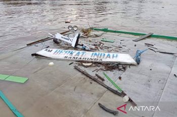 BPBD Kukar cari korban kecelakaan kapal  di Sungai Mahakam