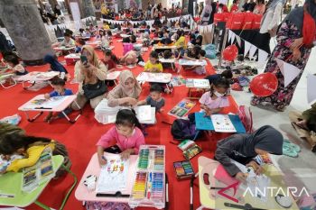 Merek tempat "mamin" plastik kembali gelar lomba mewarnai