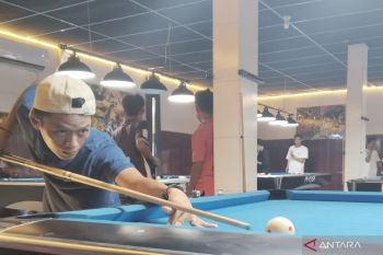 Biliar jadi permainan favorit remaja di  Palembang saat Ramadhan