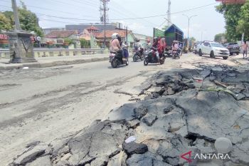 Pemerintah  data rumah rusak akibat banjir untuk dibantu perbaikan