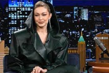 Bradley Cooper dan Gigi Hadid dikabarkan terlihat bergandengan tangan di New York