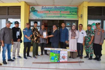 Pemkab bagikan alat perawatan pagar kejut untuk cegah konflik gajah di Pidie