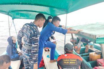 TNI AL patroli di kawasan konservasi Fakfak Papua Barat