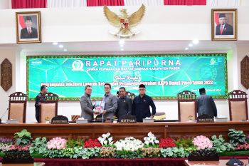 Bupati Paser sampaikan LKPJ APBD 2023 di DPRD