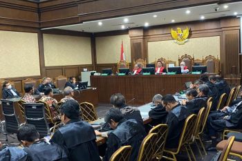 Hakim tak menerima dalih SYL dijadikan tersangka karena Firli Bahuri