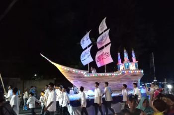 DLH Mataram ajak kafilah peserta pawai takbiran bantu tangani sampah