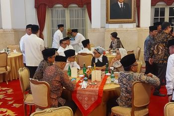 Hidangan 'bukber' Presiden Jokowi-para menteri nasi mandi