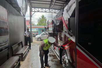 Satlantas periksa kelayakan bus PO di Palangka Raya jelang Idul Fitri