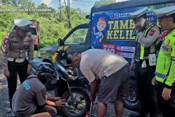Polisi di sini sediakan tambal ban gratis di jalur pantura