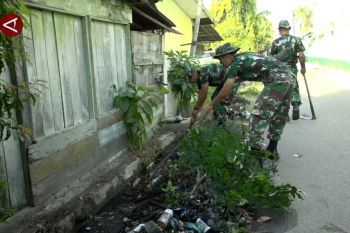 Aksi bersih-bersih prajurit Korem 011 Lilawangsa jelang Ramadhan