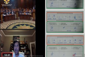 MK minta KPU serahkan bukti asli formulir C hasil