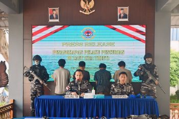 Lanal Tanjungbalai Karimun tangkap empat pencuri di atas kapal