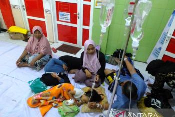 Puluhan warga Jember diduga keracunan massal