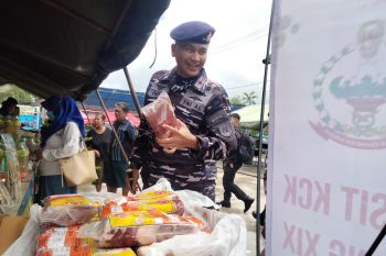TNI Gelar Bazar Sembako Murah Jelang Idul Fitri di Tarakan