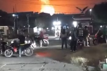 Gudang bekas pabrik KMK Tangerang meledak