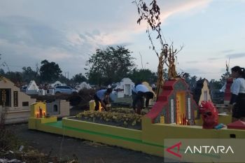 Warga keturunan Tionghoa di Bangka gelar sembahyang kubur