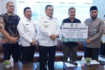 RS Awal Bros Pekanbaru serahkan zakat mal Rp750 juta ke Baznas Riau